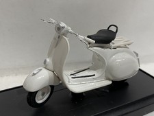 1:18 Vespa 150 1956 MAISTO