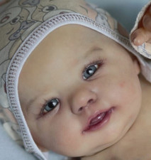 *Abigail Smiling* Kit bambola