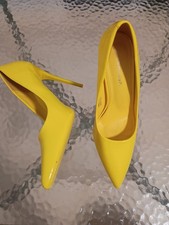 Tacchi alti gialli in pelle verniciata di Emanuel P. Da 12 cm 