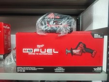 SEGA A GATTUCCIO MILWAUKEE 18V FHZ FUEL +Batteria 8ah+ 2 Pacchi Lame