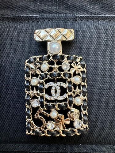 Spilla bottiglia profumo