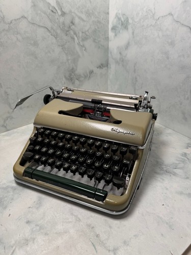 Macchina scrivere olympia - da,