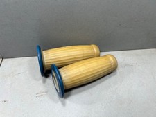 Coppia manopole anni 60-70  bicolore  d. 23-24 mm moto  bici d'epoca integre