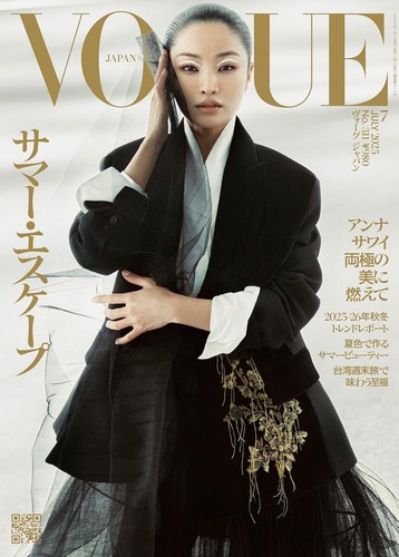 Vogue japan luglio 2025 anna - japan,