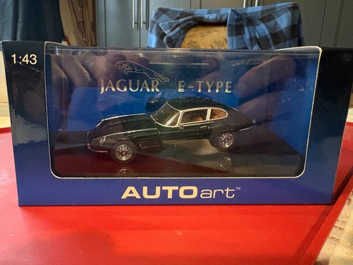 Autoart 43scale jaguar - 1/43scale,