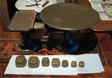 antica bilancia in ghisa con