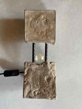 Lampada da tavolo in cemento