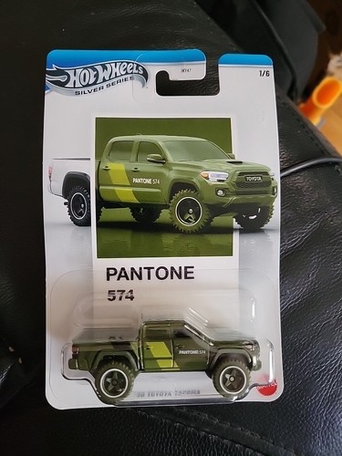 Hot wheels pantone silver - hot,