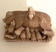 Scultura madre scrofa e