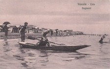 30-180) CARTOLINA VENEZIA LIDO BAGNANTI ANIMATA BARCA ( CANOA ? )
