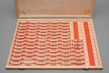 IVOCLAR Promident U. Altri Holz-Kasten Con Kunstzähnen Dentaltechnik 1.GEO