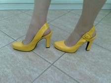 Sandali, numero 37, colore giallo, con plateau, ecopelle. Made in Italy.