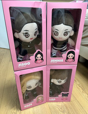 Bambola di peluche rosa nero