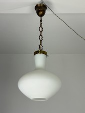 Lampadario Mid-century Stilnovo ottone e vetro opalino, anni '50
