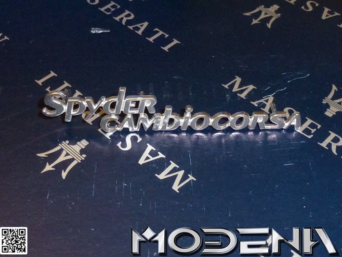 Maserati 4200 emblema scritta