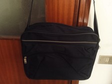 Borsone sportivo blu con tracolla uomo