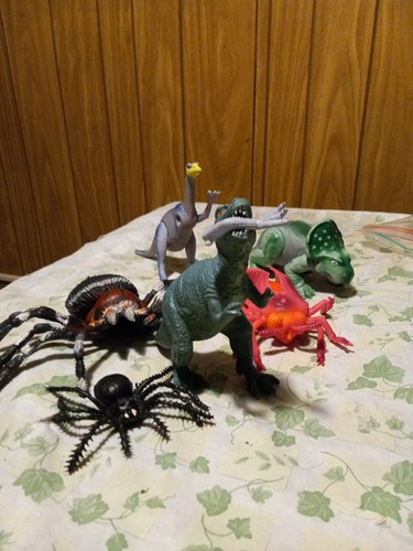 Lotto figurine dinosauri