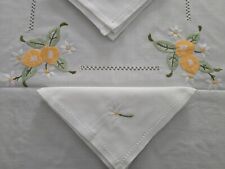 Tovaglia ricamata a mano in