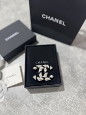 Chanel, spilla, con cristalli
