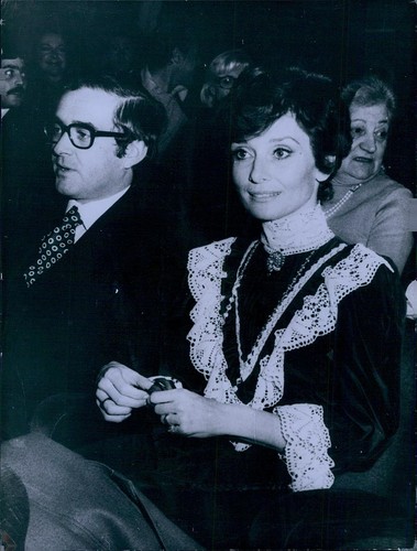 Audrey hepburn con - audrey,