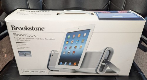 Nuovo brookstone boombox - nuovo,