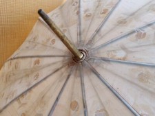 Ombrello Parasole In Seta Antico VINTAGE  Manico in legno Bamboo Anni 40 Crema 