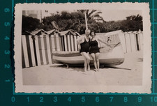 FOTO DONNA E UOMO MARE COSTUME DA BAGNO BARCA CABINE   ALASSIO 1930 C. ( F 39 )