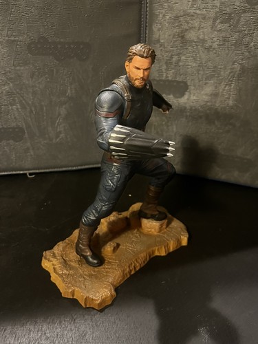 Statua avengers infinity war - infinity,