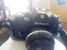 Macchina fotografica NIKON EM con diversi obiettivi e accessori + REGALI