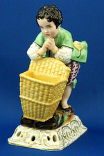 Jacob PETIT Scultura Statuina bambino con cesta porcellana Francia 1800 XIX