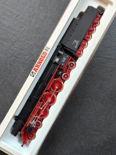 Arnold 2215 locomotiva - n, –