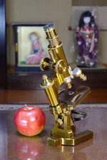 Antico microscopio Koristka