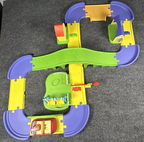 Peppa pig all around town - pig,