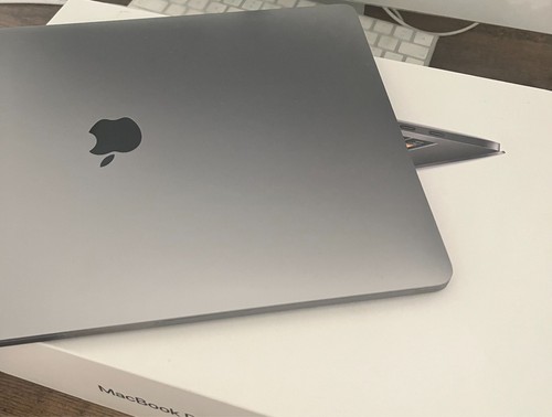 Macbook pro 2018 - pro, 15