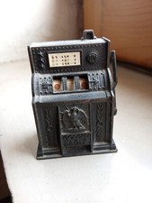 Slot machine in miniatura, temperamatite in metallo