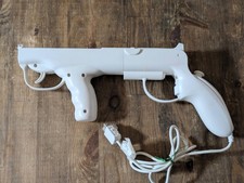 Nintendo Wii Zapper Light Gun con telecomando ufficiale Wii e Nunchuk - testato e funzionante