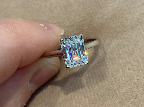Anello solitario taglio