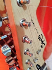 FENDER STRATOCASTER SQUIER