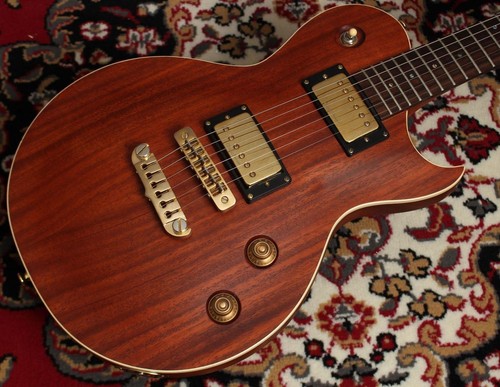 Chitarra elettrica aria pro - aria,