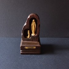 Icona sacra della Madonna di Lourdes di legno con carillon interno