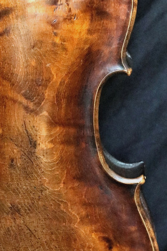 Vecchio violino con - , attuale