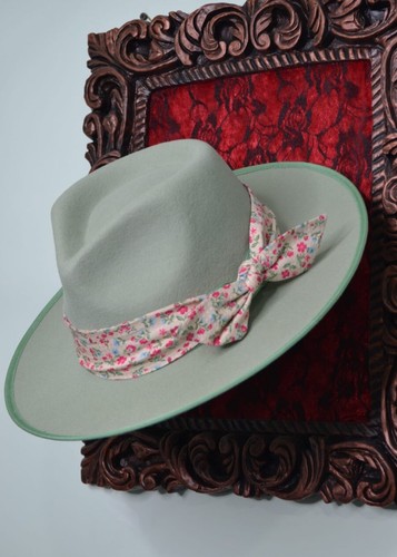 Cappello verde giada con