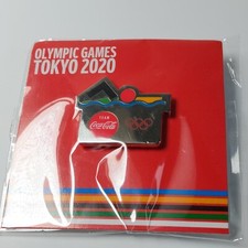 Distintivo spilla pittogramma olimpiadi di Tokyo 2020 nuoto Coca Cola dal Gia...