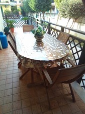 Tavolo da giardino in legno completo di 6 sedie -- 4 normali e 2 a poltrona 