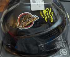 Mini casco Brock Boeser Vancouver Canucks firmato nero logo skate retro