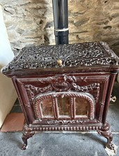 Antica stufa a legna smaltata