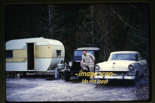 Uomo con jeep willys - uomo,