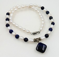 Collana con ciondolo naturale