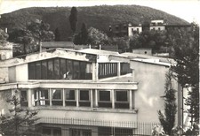 Edificio scolastico, Casa