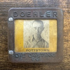 Distintivo dipendente foto pressofusa Doehler vintage anni '30 - Pottstown PA - W&H